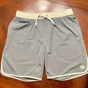Vuori Banks shorts, Gray/White trim, Large(33-34)